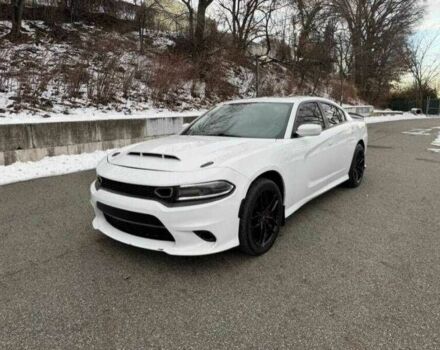 Белый Додж Чарджер, объемом двигателя 5.7 л и пробегом 53 тыс. км за 2500 $, фото 1 на Automoto.ua