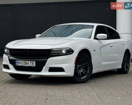 Додж Чарджер 2016 в Киеве на Automoto.ua Белый Додж Чарджер, объемом двигателя 5.7 л и пробегом 215 тыс. км за 19500 $, фото 1 на Automoto.ua