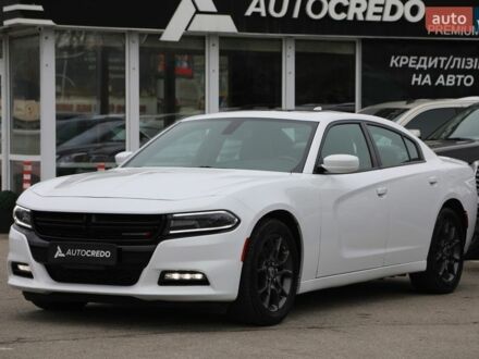 Белый Додж Чарджер, объемом двигателя 3.6 л и пробегом 100 тыс. км за 20500 $, фото 1 на Automoto.ua