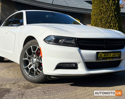 Белый Додж Чарджер, объемом двигателя 3.6 л и пробегом 101 тыс. км за 20500 $, фото 1 на Automoto.ua