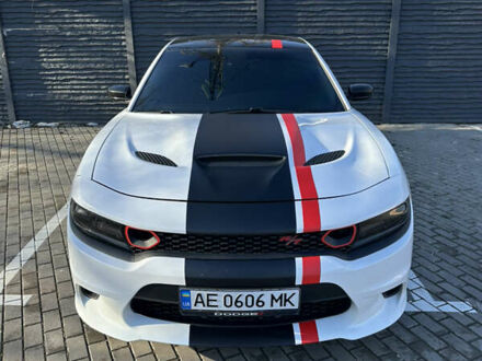 Білий Додж Charger, об'ємом двигуна 5.65 л та пробігом 140 тис. км за 25999 $, фото 1 на Automoto.ua