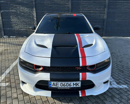 Білий Додж Charger, об'ємом двигуна 5.65 л та пробігом 140 тис. км за 24999 $, фото 1 на Automoto.ua