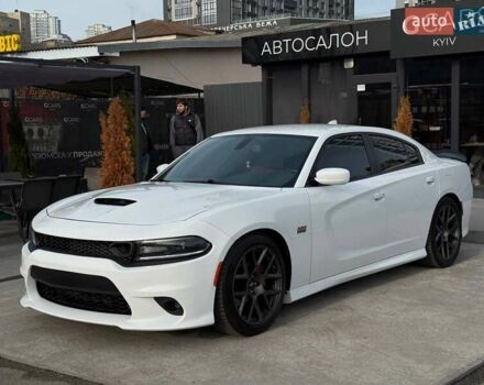 Белый Додж Чарджер, объемом двигателя 6.4 л и пробегом 83 тыс. км за 30900 $, фото 1 на Automoto.ua