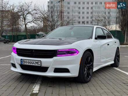 Додж Чарджер 2018 в Одессе на Automoto.ua Белый Додж Чарджер, объемом двигателя 3.61 л и пробегом 77 тыс. км за 18000 $, фото 1 на Automoto.ua