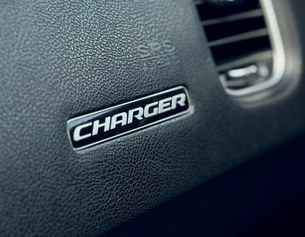 Черный Додж Чарджер, объемом двигателя 3.6 л и пробегом 208 тыс. км за 18300 $, фото 16 на Automoto.ua