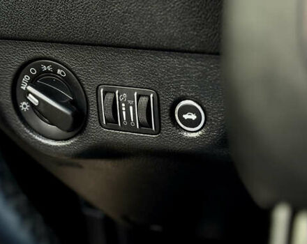 Черный Додж Чарджер, объемом двигателя 3.6 л и пробегом 208 тыс. км за 18300 $, фото 17 на Automoto.ua