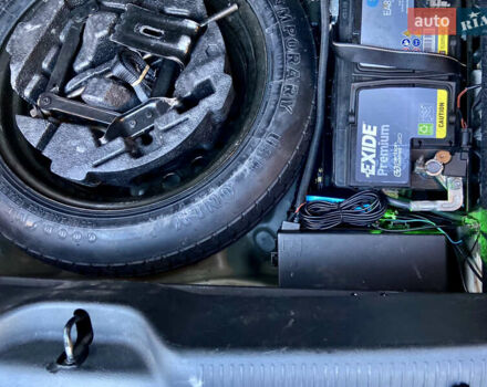 Черный Додж Чарджер, объемом двигателя 5.7 л и пробегом 169 тыс. км за 21000 $, фото 29 на Automoto.ua