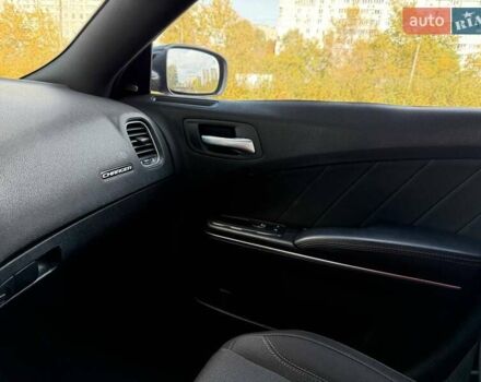 Черный Додж Чарджер, объемом двигателя 3.6 л и пробегом 140 тыс. км за 21500 $, фото 14 на Automoto.ua