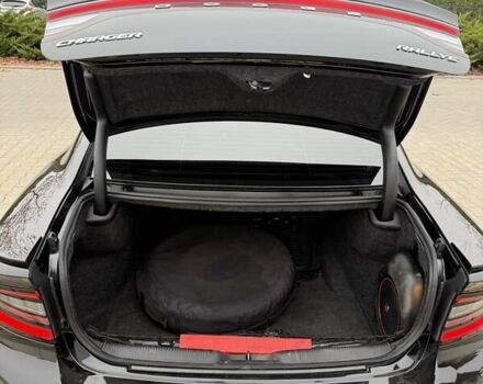 Черный Додж Чарджер, объемом двигателя 3.6 л и пробегом 128 тыс. км за 19000 $, фото 9 на Automoto.ua