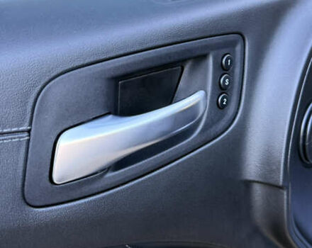 Черный Додж Чарджер, объемом двигателя 5.7 л и пробегом 60 тыс. км за 29999 $, фото 9 на Automoto.ua