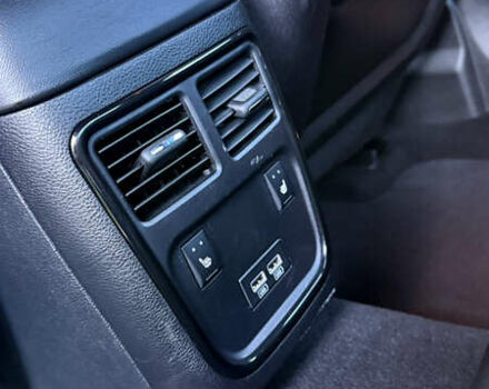 Черный Додж Чарджер, объемом двигателя 5.7 л и пробегом 60 тыс. км за 29999 $, фото 22 на Automoto.ua