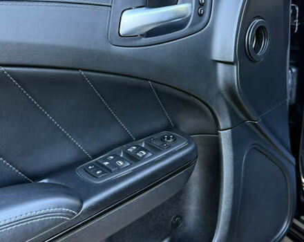 Черный Додж Чарджер, объемом двигателя 5.7 л и пробегом 60 тыс. км за 29999 $, фото 12 на Automoto.ua