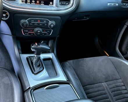 Черный Додж Чарджер, объемом двигателя 5.7 л и пробегом 60 тыс. км за 29999 $, фото 5 на Automoto.ua