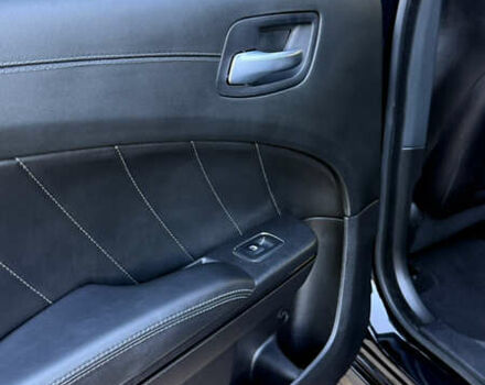 Черный Додж Чарджер, объемом двигателя 5.7 л и пробегом 60 тыс. км за 29999 $, фото 17 на Automoto.ua