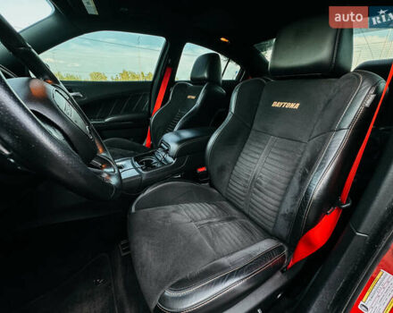 Красный Додж Чарджер, объемом двигателя 6.4 л и пробегом 76 тыс. км за 34900 $, фото 15 на Automoto.ua