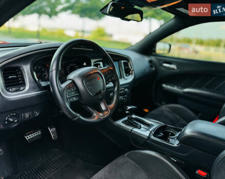 Красный Додж Чарджер, объемом двигателя 6.4 л и пробегом 76 тыс. км за 34900 $, фото 13 на Automoto.ua