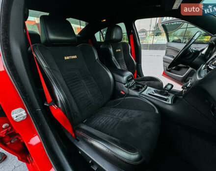 Красный Додж Чарджер, объемом двигателя 6.4 л и пробегом 76 тыс. км за 34900 $, фото 14 на Automoto.ua