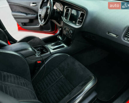 Красный Додж Чарджер, объемом двигателя 6.4 л и пробегом 76 тыс. км за 34900 $, фото 17 на Automoto.ua