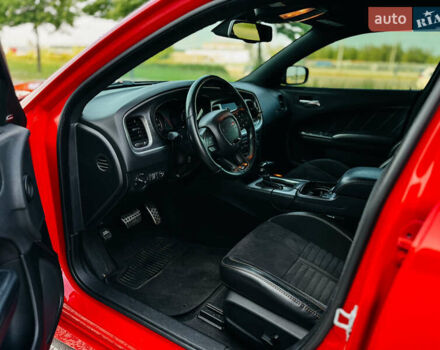 Красный Додж Чарджер, объемом двигателя 6.4 л и пробегом 76 тыс. км за 34900 $, фото 18 на Automoto.ua