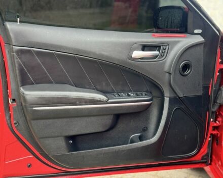 Красный Додж Чарджер, объемом двигателя 3.6 л и пробегом 144 тыс. км за 18500 $, фото 23 на Automoto.ua