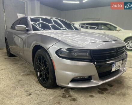 Серый Додж Чарджер, объемом двигателя 3.6 л и пробегом 198 тыс. км за 13800 $, фото 2 на Automoto.ua