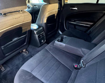 Серый Додж Чарджер, объемом двигателя 3.6 л и пробегом 156 тыс. км за 10000 $, фото 5 на Automoto.ua