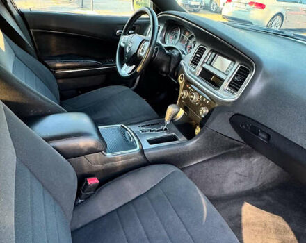 Серый Додж Чарджер, объемом двигателя 3.6 л и пробегом 156 тыс. км за 10000 $, фото 12 на Automoto.ua