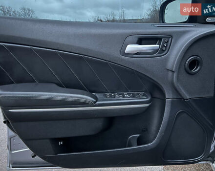 Серый Додж Чарджер, объемом двигателя 3.6 л и пробегом 198 тыс. км за 13800 $, фото 60 на Automoto.ua