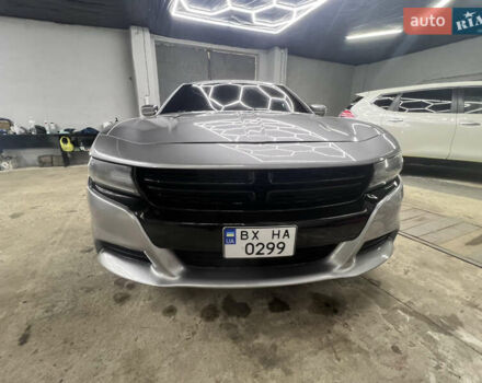 Серый Додж Чарджер, объемом двигателя 3.6 л и пробегом 198 тыс. км за 13800 $, фото 5 на Automoto.ua