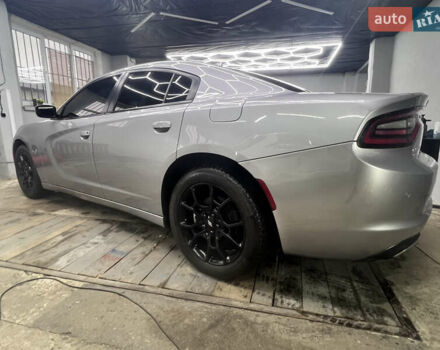 Серый Додж Чарджер, объемом двигателя 3.6 л и пробегом 198 тыс. км за 13800 $, фото 8 на Automoto.ua