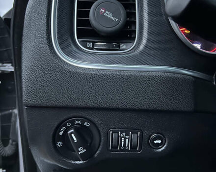 Серый Додж Чарджер, объемом двигателя 3.6 л и пробегом 198 тыс. км за 13800 $, фото 61 на Automoto.ua