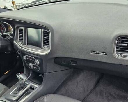 Серый Додж Чарджер, объемом двигателя 3.6 л и пробегом 192 тыс. км за 13000 $, фото 17 на Automoto.ua