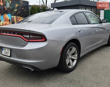 Серый Додж Чарджер, объемом двигателя 3.6 л и пробегом 192 тыс. км за 13000 $, фото 4 на Automoto.ua