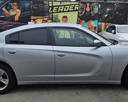 Серый Додж Чарджер, объемом двигателя 3.6 л и пробегом 192 тыс. км за 13000 $, фото 6 на Automoto.ua