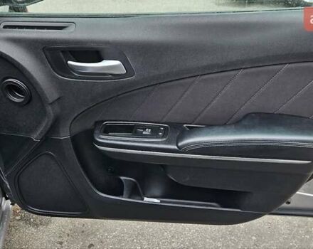 Серый Додж Чарджер, объемом двигателя 3.6 л и пробегом 192 тыс. км за 13000 $, фото 18 на Automoto.ua