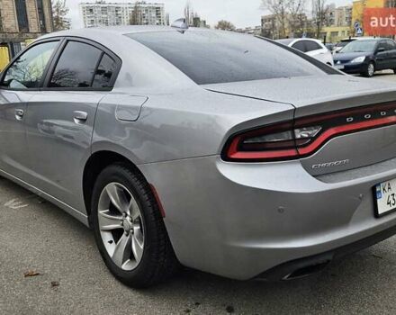 Серый Додж Чарджер, объемом двигателя 3.6 л и пробегом 192 тыс. км за 13000 $, фото 5 на Automoto.ua