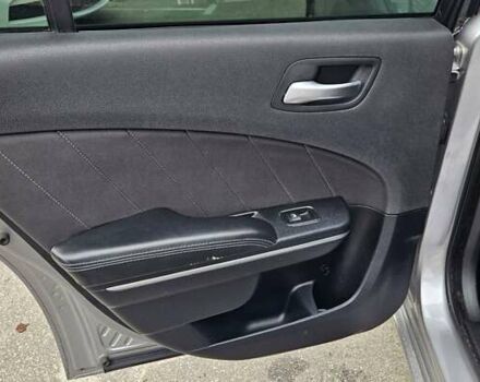 Серый Додж Чарджер, объемом двигателя 3.6 л и пробегом 192 тыс. км за 13000 $, фото 13 на Automoto.ua