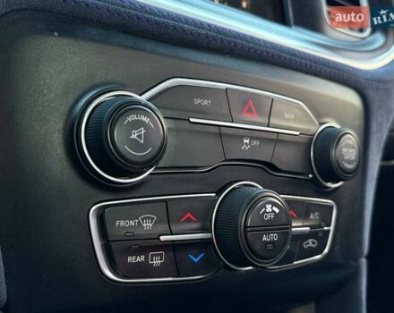 Сірий Додж Charger, об'ємом двигуна 5.65 л та пробігом 200 тис. км за 29990 $, фото 19 на Automoto.ua