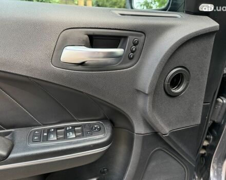 Серый Додж Чарджер, объемом двигателя 3.6 л и пробегом 51 тыс. км за 19990 $, фото 12 на Automoto.ua