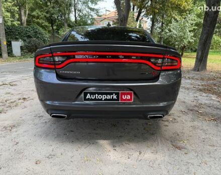 Серый Додж Чарджер, объемом двигателя 3.6 л и пробегом 51 тыс. км за 19990 $, фото 5 на Automoto.ua