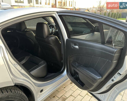 Сірий Додж Charger, об'ємом двигуна 3.6 л та пробігом 47 тис. км за 25000 $, фото 30 на Automoto.ua