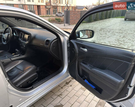 Сірий Додж Charger, об'ємом двигуна 3.6 л та пробігом 47 тис. км за 25000 $, фото 35 на Automoto.ua