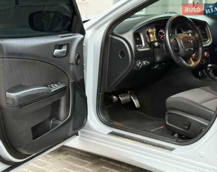 Серый Додж Чарджер, объемом двигателя 3.6 л и пробегом 65 тыс. км за 23900 $, фото 25 на Automoto.ua