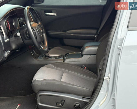 Серый Додж Чарджер, объемом двигателя 3.6 л и пробегом 65 тыс. км за 23900 $, фото 27 на Automoto.ua