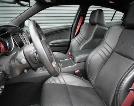 Серый Додж Чарджер, объемом двигателя 6.2 л и пробегом 12 тыс. км за 33000 $, фото 7 на Automoto.ua