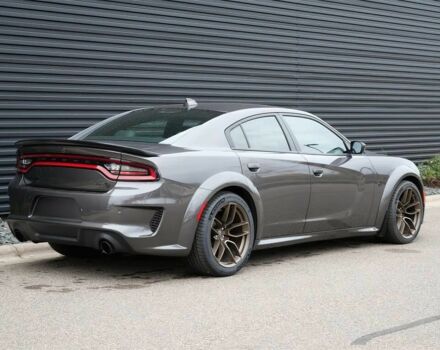 Серый Додж Чарджер, объемом двигателя 6.2 л и пробегом 12 тыс. км за 33000 $, фото 4 на Automoto.ua