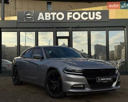 Серый Додж Чарджер, объемом двигателя 5.65 л и пробегом 200 тыс. км за 24990 $, фото 1 на Automoto.ua