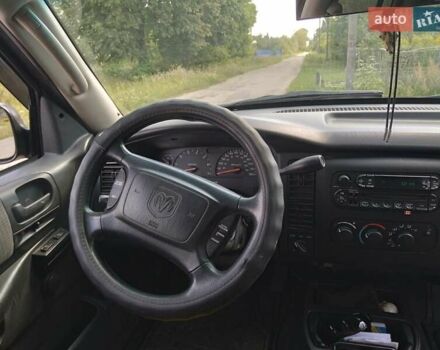 Сірий Додж Dakota, об'ємом двигуна 3.9 л та пробігом 161 тис. км за 10000 $, фото 4 на Automoto.ua