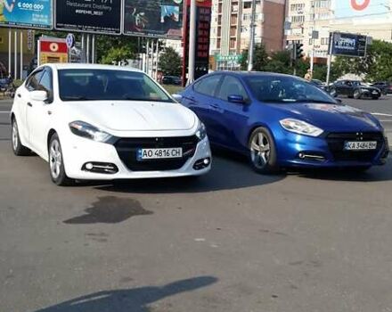 Белый Додж Дарт, объемом двигателя 2 л и пробегом 230 тыс. км за 8250 $, фото 2 на Automoto.ua