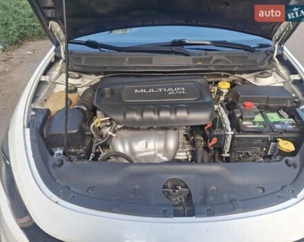 Белый Додж Дарт, объемом двигателя 2.4 л и пробегом 247 тыс. км за 8300 $, фото 8 на Automoto.ua